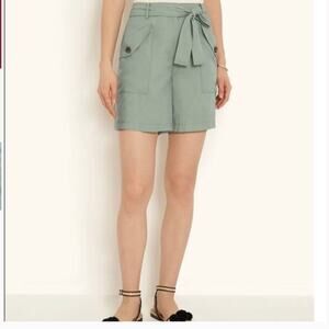 ANN TAYLOR Belted Cargo Shorts in Fresh Green Size 0